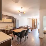 Tirent Apartment - Komuna E Parisit, Central 2