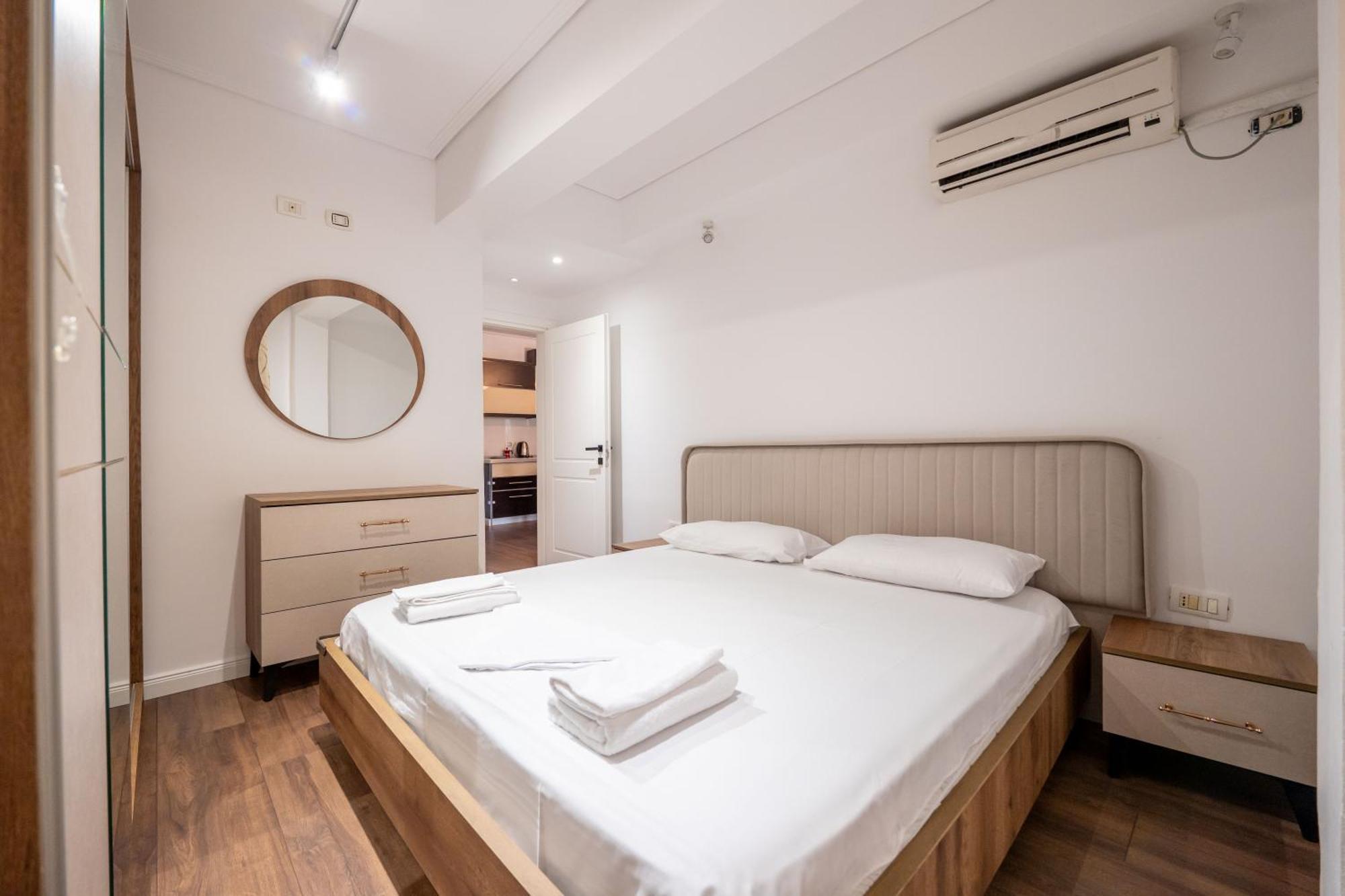 Tirent - Komuna E Parisit, 2 Apartment *