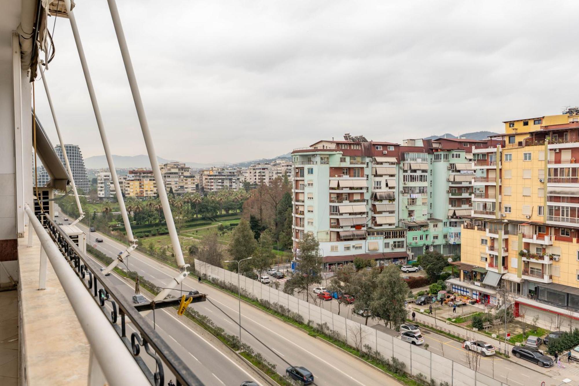 Tirent - Komuna E Parisit, 2 Apartment *