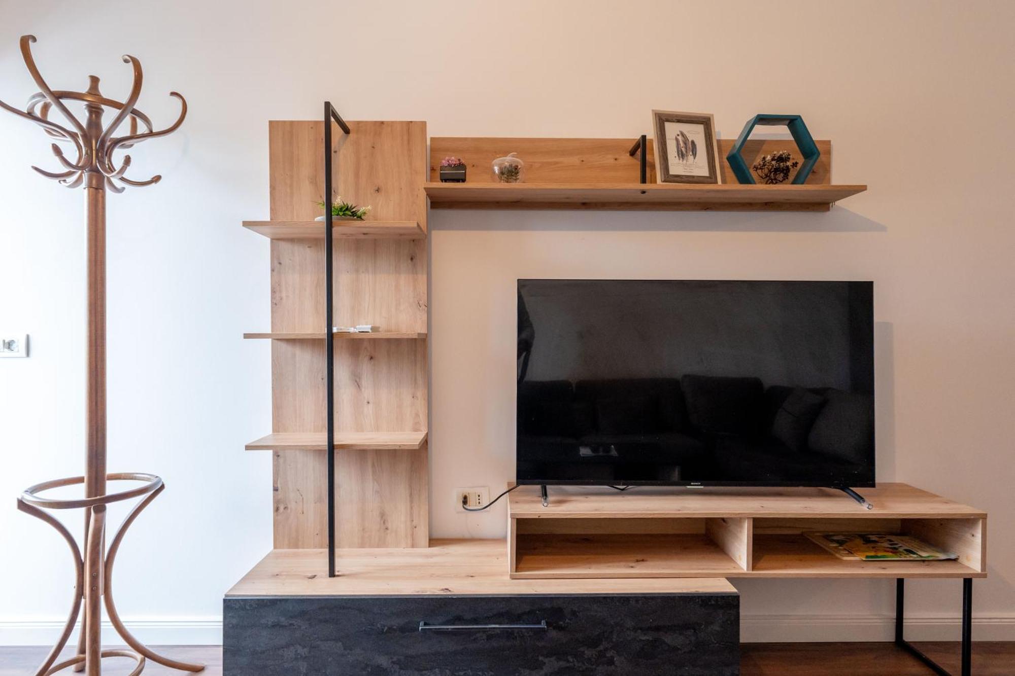 Tirent - Komuna E Parisit, 2 Apartment *