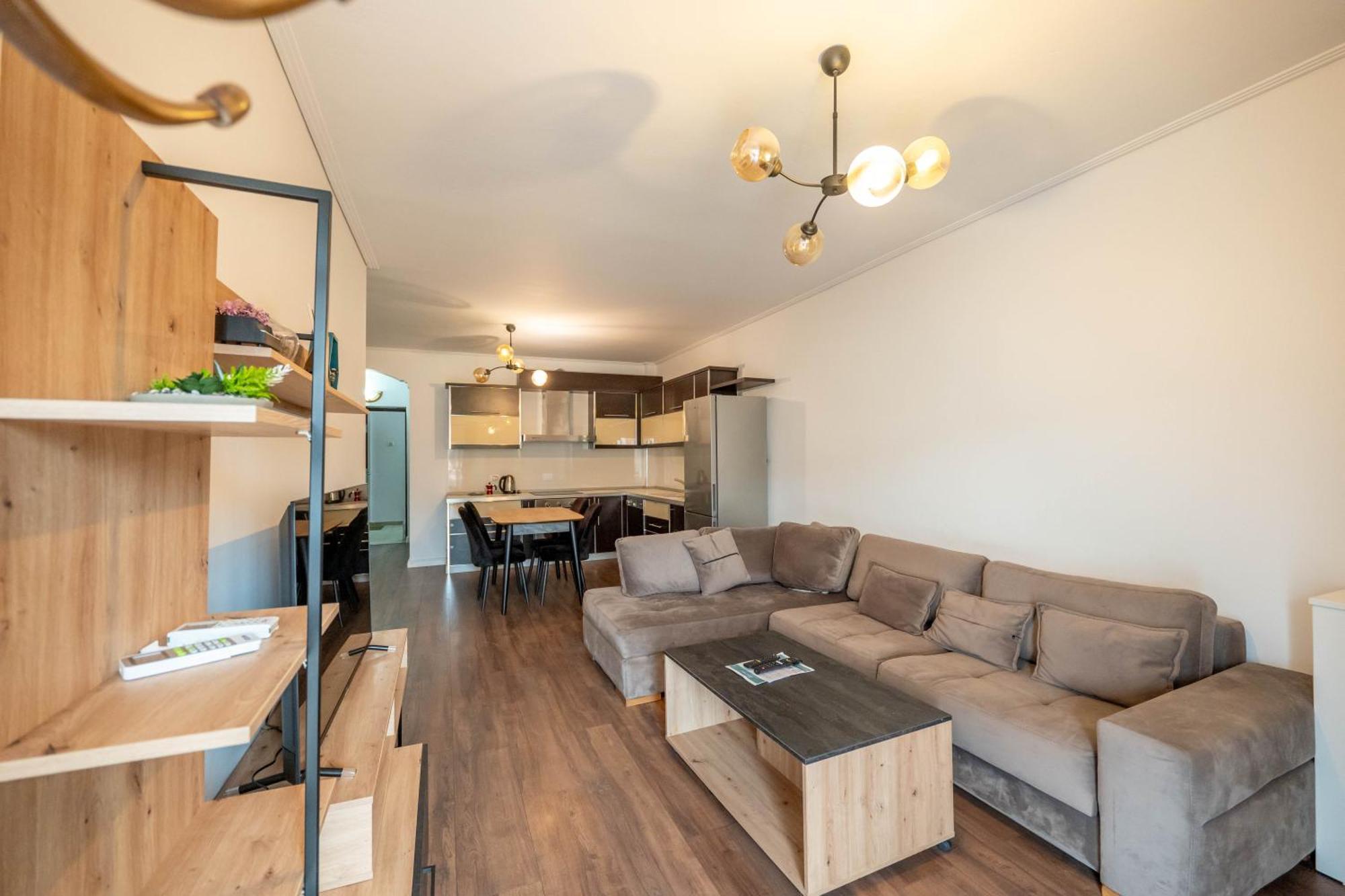 Tirent - Komuna E Parisit, 2 Apartment *